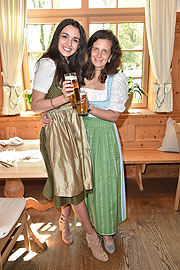 Ramona und Arabella Pongratz führen als Wirtinnen gemeinsam die Grünwalder Einkehr  (©Foto. Edition Sportiva)